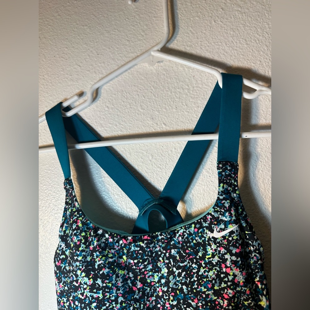 Nike Women's Printed V-Back Tankini
Top Size s - Picture 11 of 11